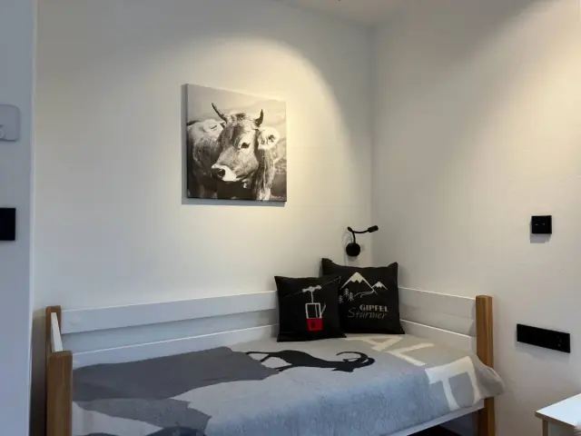 Einzelbett (180 × 80 cm) in Schlafzimmer 3